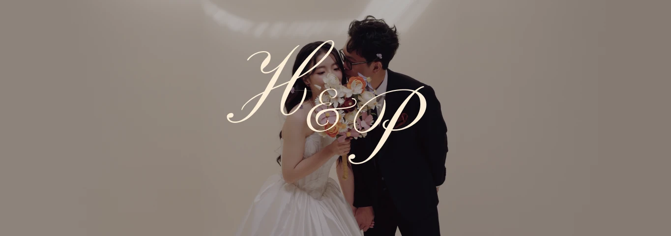 Hoàng và Phương trong ngày chụp ảnh cưới, chữ lồng H & P